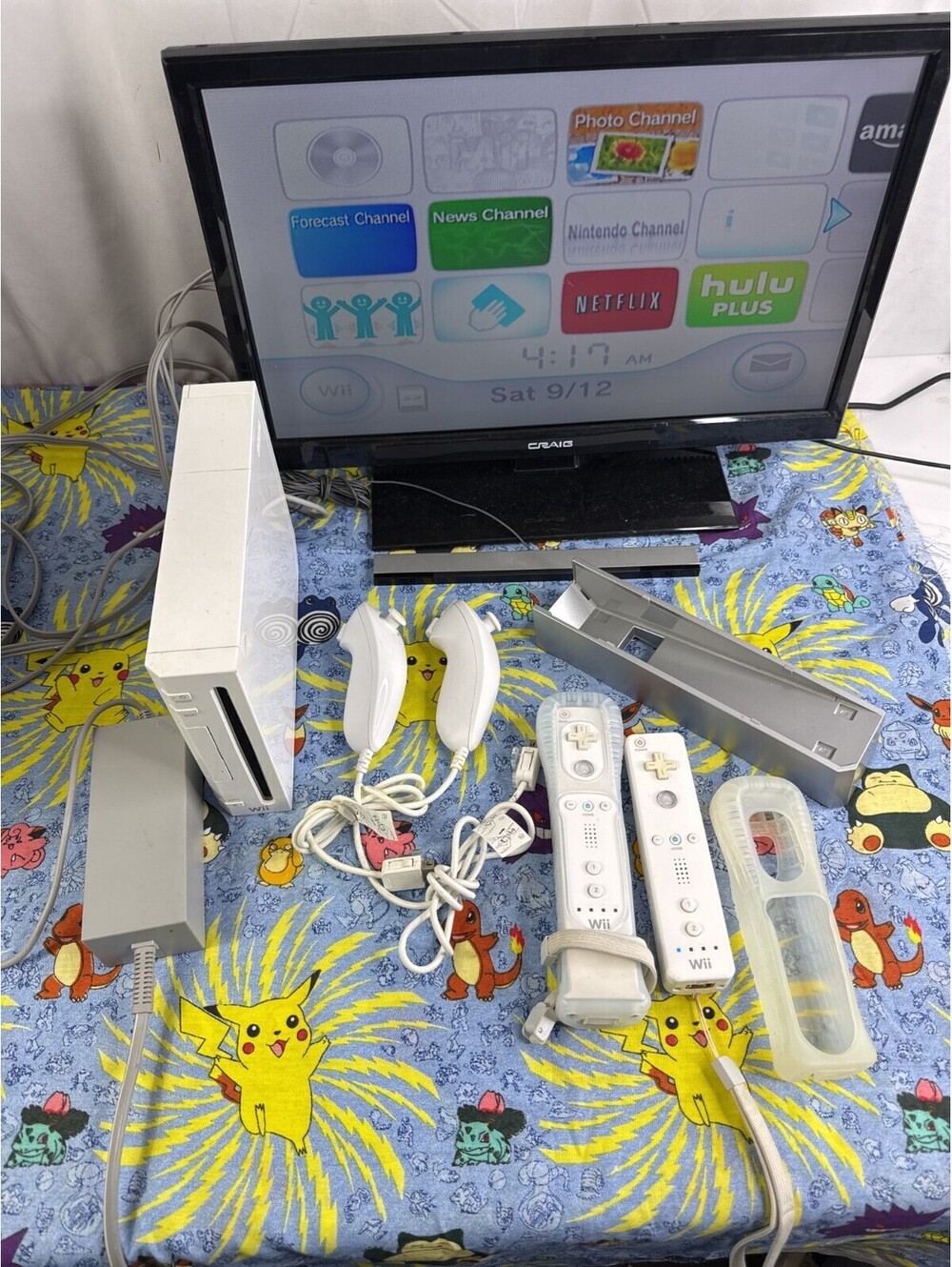 Nintendo Wii Console Bundle GameCube Compatible 2 Controllers Tested USA